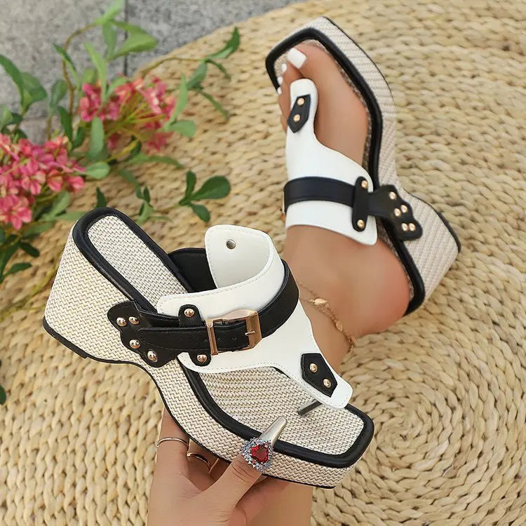 Averna Buckle Platform Slides